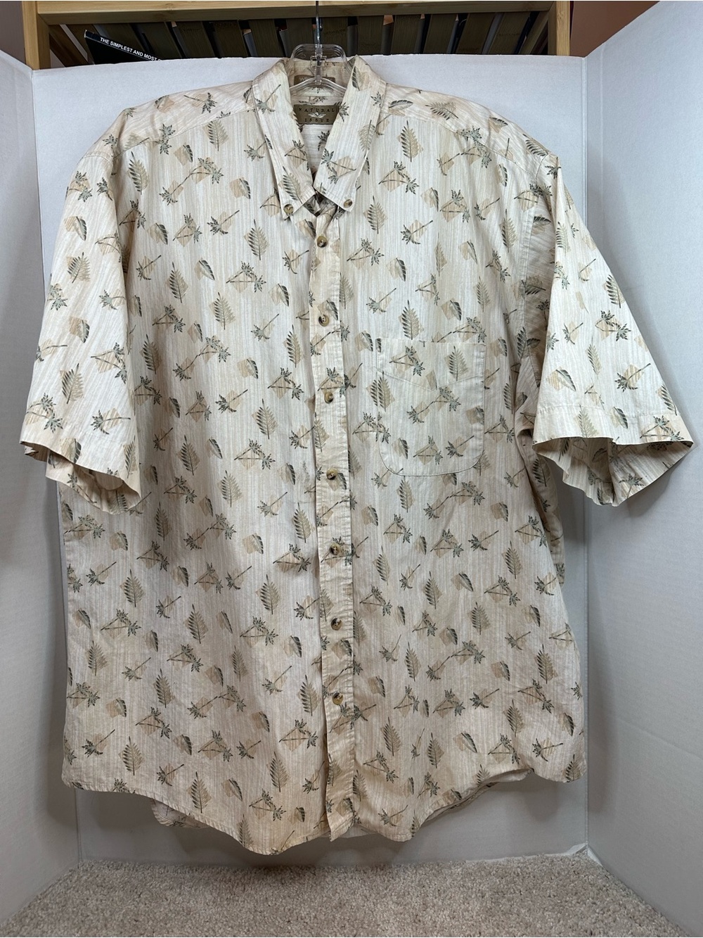 Casual Short-Sleeve Button-Down Shirt - Beige Leaf Print, size XL, great